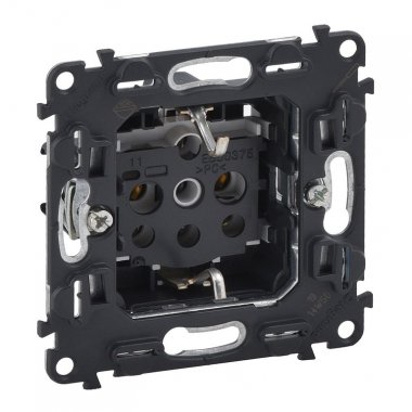 Фотография товара 'Legrand Valena IN MATIC Силовая розетка 2К+З с защитными шторками винтовые зажимы 753025'