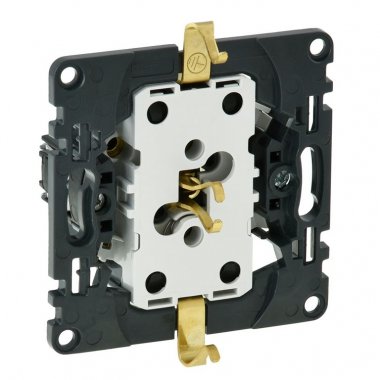 Фотография товара 'Legrand VLN Розетка 2-я 2К+З со шторками 753031'