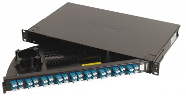 Фотография товара 'Legrand Полка оптическая укомплектованная поворотная для 72 волокон 032173'