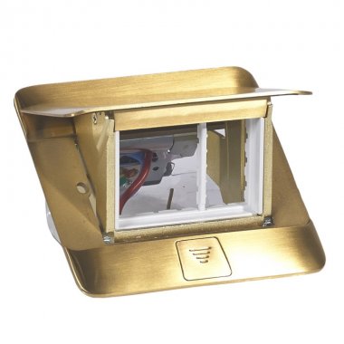 Фотография товара 'Legrand Выдвижной розеточный блок - неукомплектованный - IP 40 - 3 модуля 054015'