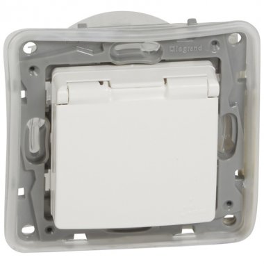 Фотография товара 'Legrand Розетка 2К+З IP 44 с откидной крышкой и шторками Etika 672232'