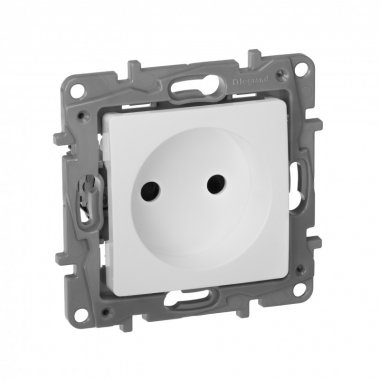 Фотография товара 'Legrand Розетка 2К со шторками - немецкий стандарт - винтовые зажимы - 16 А - 250 В Etika 672234'