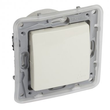 Фотография товара 'Legrand Переключатель IP44 - автоматические клеммы - Etika - 10 AX - 250 В 672300'