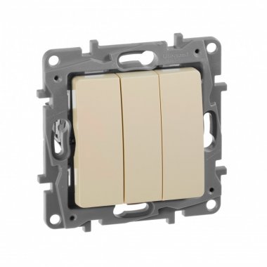 Фотография товара 'Legrand Выключатель трехклавишный - Etika Plus - 10 A - 250 В 672313'