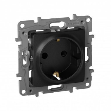 Фотография товара 'Legrand Розетка 2К+З со шторками - немецкий стандарт 16 А - 250 В Etika 672622'