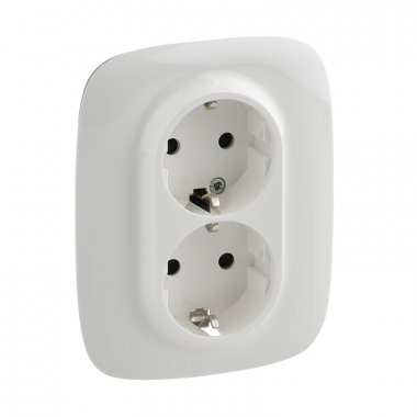 Фотография товара 'Legrand Valena ALLURE Силовая розетка двойная 2х2К+З 16А 250В с лицевой панелью 753726'