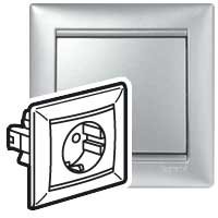 Фотография товара 'Legrand Силовая розетка - Valena - 2К+3 - укоплектованная - на винтах - 10/16 А - 230/250 В~ 770123'