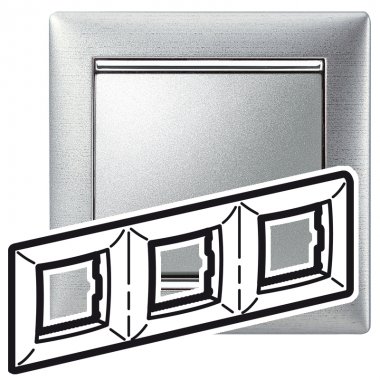 Фотография товара 'Legrand Valena Рамка 3-постовая 770333'