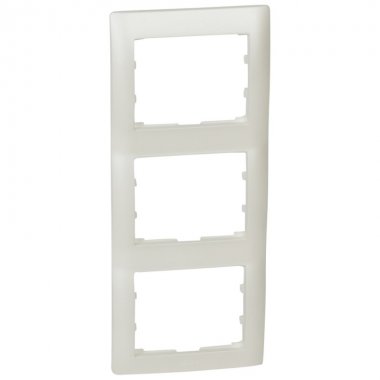 Фотография товара 'Legrand Рамка - Galea Life - 3 поста - вертикальный монтаж 771507'