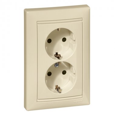 Фотография товара 'Legrand Розеточный блок - Valena - немецкий стандарт - 2х2К+3 - с защитными шторками 774371'