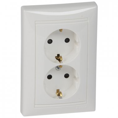 Фотография товара 'Legrand Розетка двухместная VALENA CLASSIC, скрытый монтаж, с заземлением 774427'