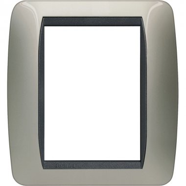 Фотография товара 'Legrand Накладка 3+3 модуля L4826TC'