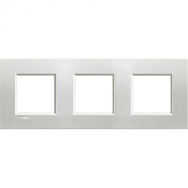 Фотография товара 'Legrand Livinglight Рамка прямоугольная, 3 поста LNA4802M3AG'