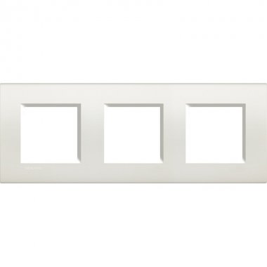 Фотография товара 'Legrand Livinglight Рамка прямоугольная, 3 поста LNA4802M3BI'