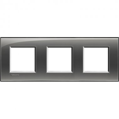 Фотография товара 'Legrand Livinglight Рамка прямоугольная, 3 поста LNA4802M3KF'