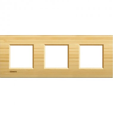 Фотография товара 'Legrand Livinglight Рамка прямоугольная, 3 поста LNA4802M3LBA'