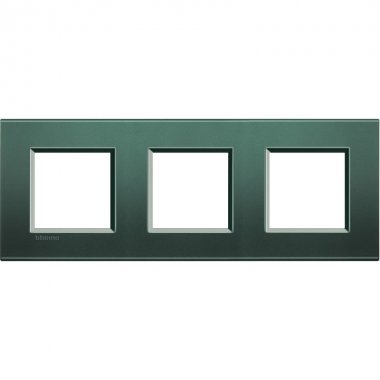 Фотография товара 'Legrand Livinglight Рамка прямоугольная, 3 поста LNA4802M3PK'