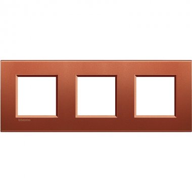 Фотография товара 'Legrand Livinglight Рамка прямоугольная, 3 поста LNA4802M3RK'