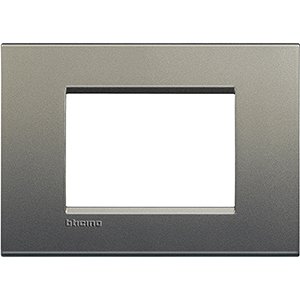 Фотография товара 'Legrand Livinglight Рамка прямоугольная, 3 модуля LNA4803AE'