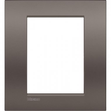 Фотография товара 'Legrand Livinglight Рамка Air, итальянский стандарт 3+3 модуля LNC4826CY'