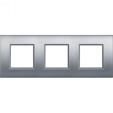 Фотография товара 'Legrand Livinglight Рамка Air, немецкий стандарт 2+2+2 модуля LNE4802M3CRS'