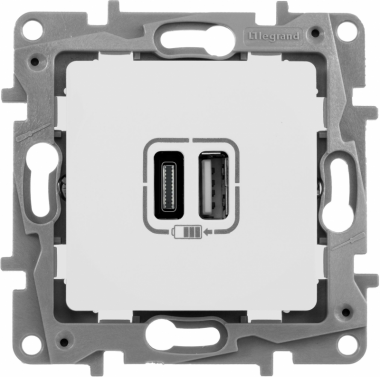 Фотография товара 'Legrand Etika Зарядное устройство 2xUSB тип A/тип C 672236'