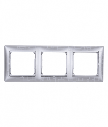 Фотография товара 'Legrand Valena Classic DIY Рамка 3 поста, горизонтальная 694355'