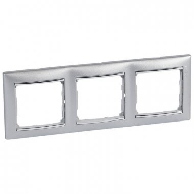 Фотография товара 'Legrand Valena Classic DIY Рамка 3 поста, горизонтальная 694358'