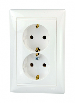 Фотография товара 'Legrand Valena Classic DIY Розетка 2 x 2К+З, 10/16А 230/250В 694272'