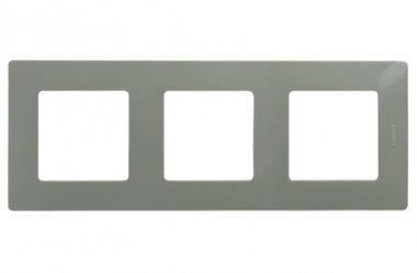 Фотография товара 'Legrand Рамка 3 поста ETIKA 672523'