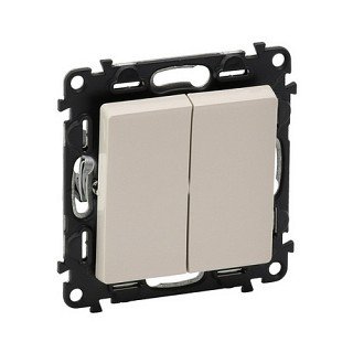 Фотография товара 'Legrand Переключатель двухклавишный Valena 752028'