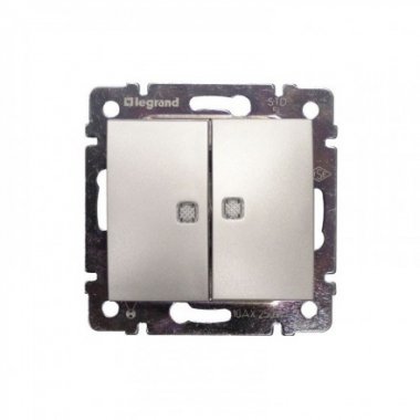 Фотография товара 'Legrand Переключатель на два направления Valena 770212'