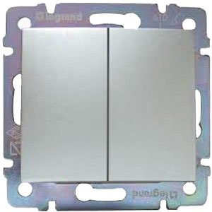 Фотография товара 'Legrand Переключатель на 2 направления Valena 770108'