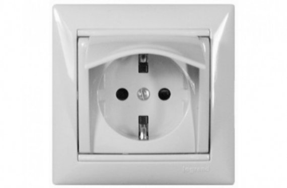 Фотография товара 'Legrand Модуль розетки 2К+З, с винтовыми зажимами, с откидной крышкой 774220'