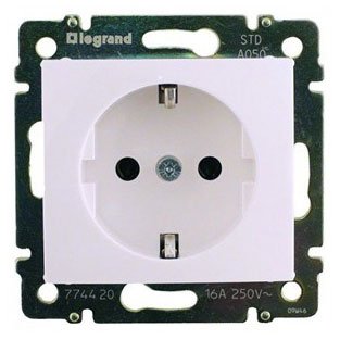 Фотография товара 'Legrand Модуль розетки 2К+З, с автоматическими зажимами, с защитными шторками, Valena 774222'