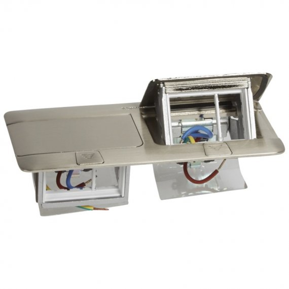 Фотография товара 'Legrand Выдвижной розеточный блок - неукомплектованный - IP 40 - 6 модулей 054022'