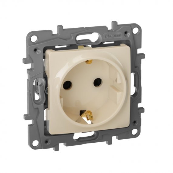 Фотография товара 'Legrand Розетка 2К+З со шторками - немецкий стандарт - 16 А - 250 В Etika 672322'