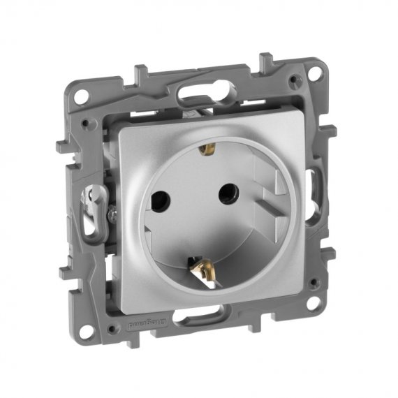 Фотография товара 'Legrand Розетка 2К+З со шторками - немецкий стандарт 16 А - 250 В Etika 672422'