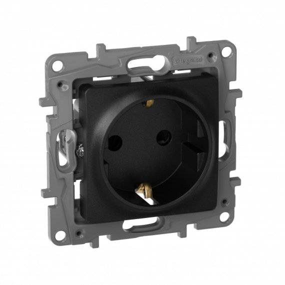 Фотография товара 'Legrand Розетка 2К+З со шторками - немецкий стандарт 16 А - 250 В Etika 672622'