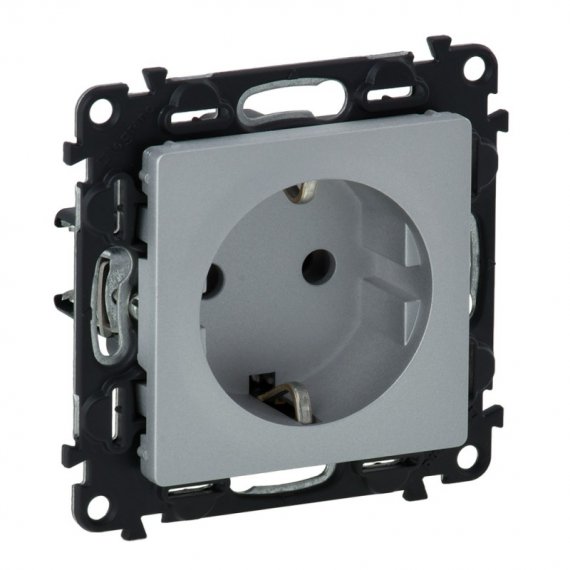 Фотография товара 'Legrand Valena LIFE Силовая розетка 2К+З 16А 250В с лицевой панелью 753624'