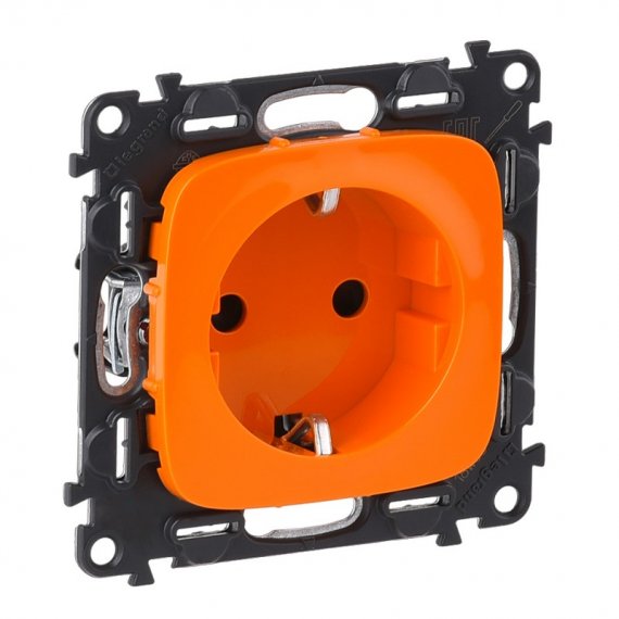 Фотография товара 'Legrand Valena ALLURE Силовая розетка 2К+З 16А 250В с защитными шторками 754981'