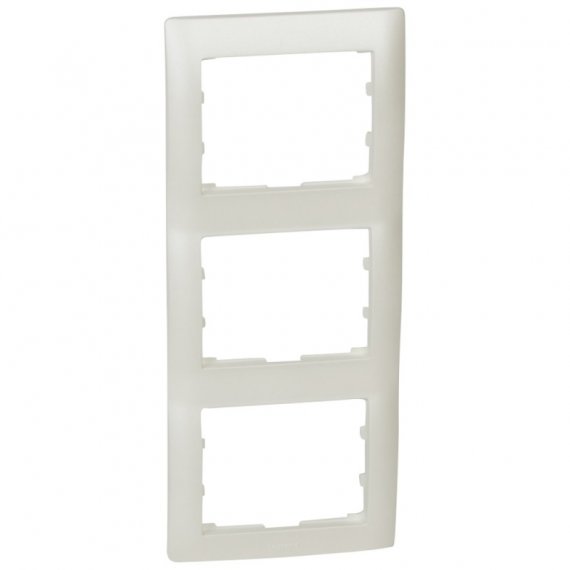 Фотография товара 'Legrand Рамка - Galea Life - 3 поста - вертикальный монтаж 771507'