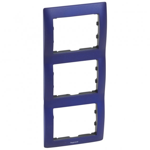 Фотография товара 'Legrand Рамка - Galea Life - 3 поста - вертикальный монтаж 771917'