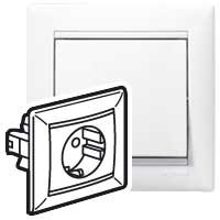 Фотография товара 'Legrand Розетка VALENA CLASSIC, скрытый монтаж, с заземлением 774423'