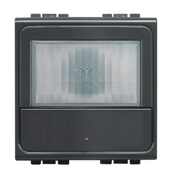 Фотография товара 'Legrand Livinglight Выключатель ИК с датчиком осещенности L4434N'