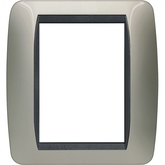 Фотография товара 'Legrand Накладка 3+3 модуля L4826TC'