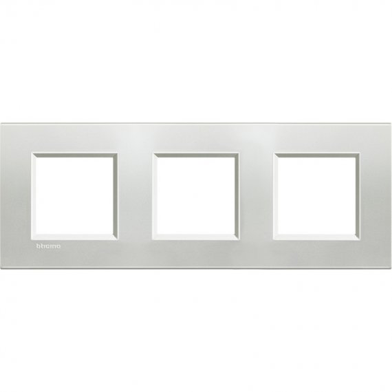 Фотография товара 'Legrand Livinglight Рамка прямоугольная, 3 поста LNA4802M3AG'