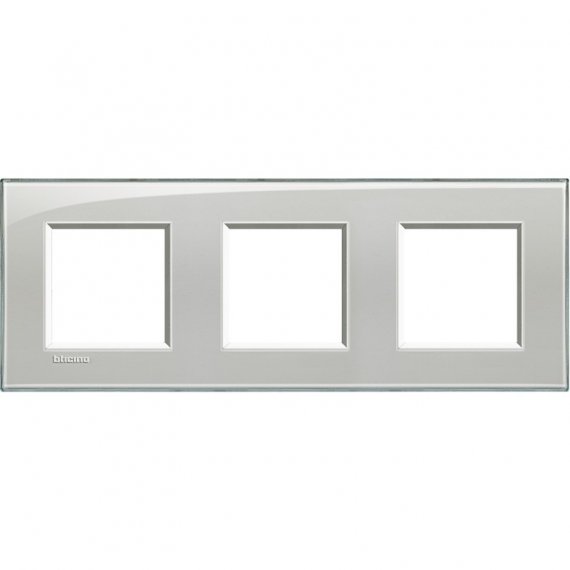Фотография товара 'Legrand Livinglight Рамка прямоугольная, 3 поста LNA4802M3KG'