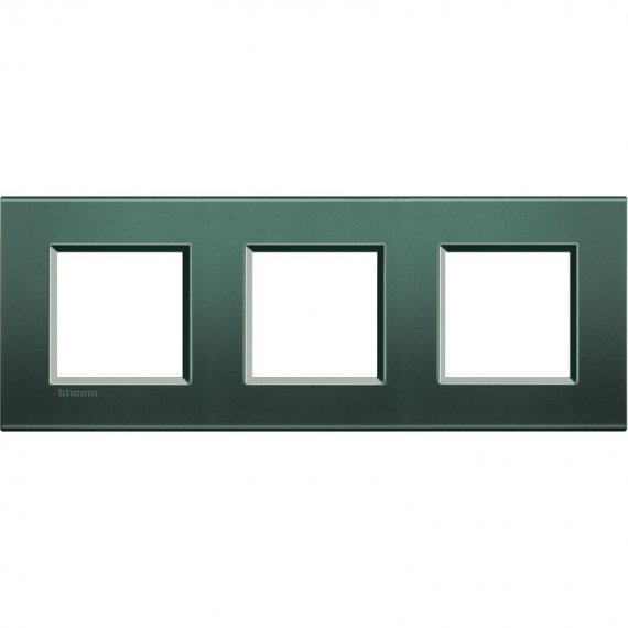 Фотография товара 'Legrand Livinglight Рамка прямоугольная, 3 поста LNA4802M3PK'