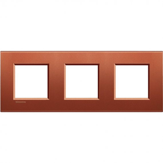 Фотография товара 'Legrand Livinglight Рамка прямоугольная, 3 поста LNA4802M3RK'